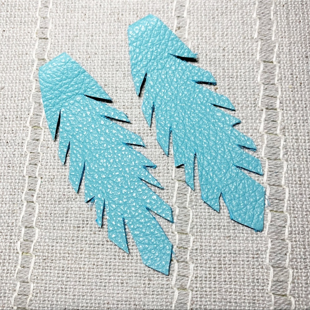 JEWELED ART Handcrafted | Turquoise Feather Earrings | Modern Collection - Picture 2 of 4